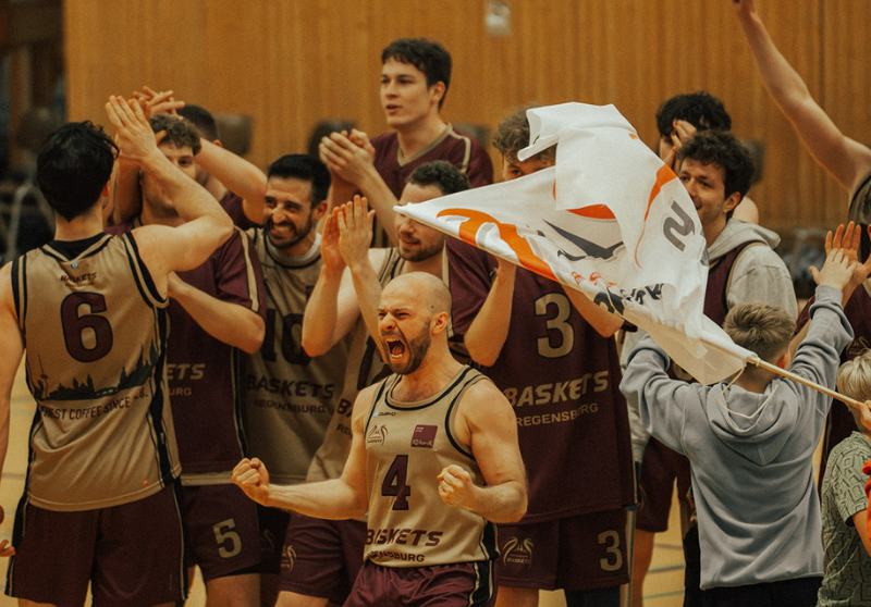 Baskets feiern